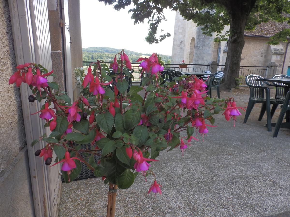 ホテルLa Fontaine Aux Loups Saint-Sulpice-le-Dunois エクステリア 写真